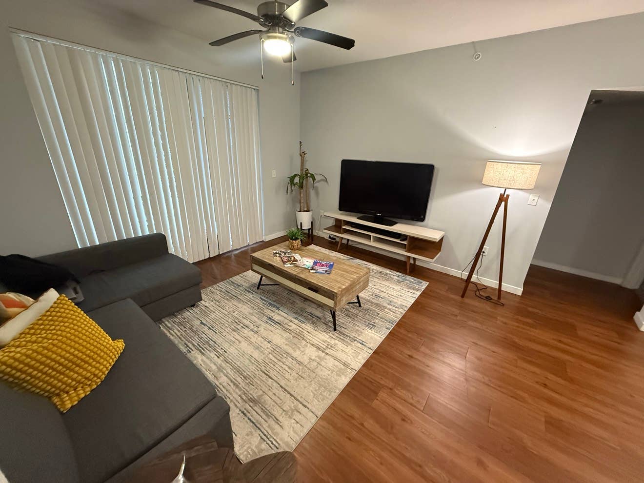 HABITACIÓN AMUEBLADA EN ALQUILER