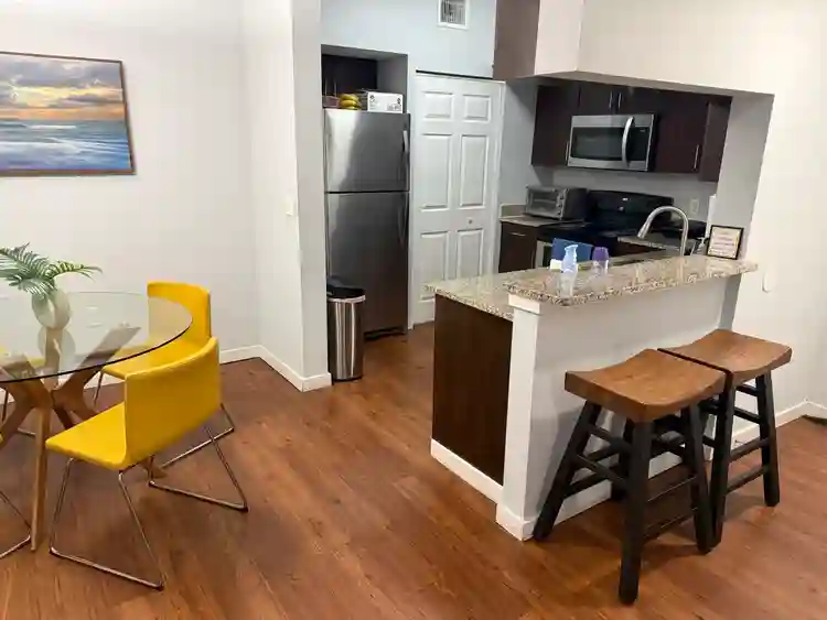 HABITACIÓN AMUEBLADA EN ALQUILER