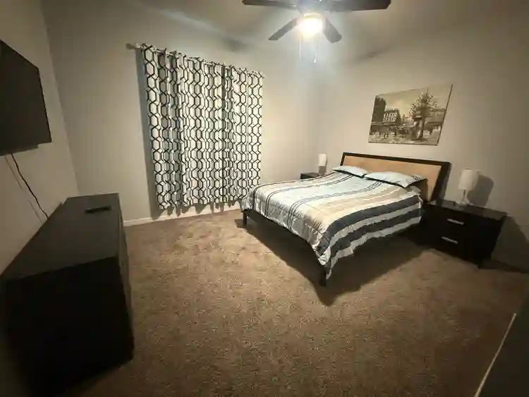 HABITACIÓN AMUEBLADA EN ALQUILER