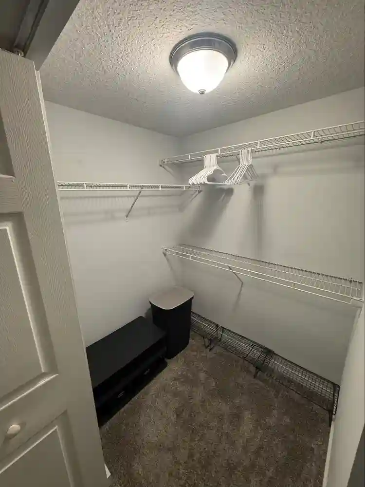 HABITACIÓN AMUEBLADA EN ALQUILER