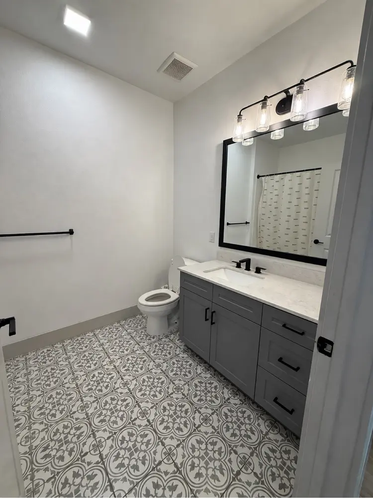 Female Roomate Wanted