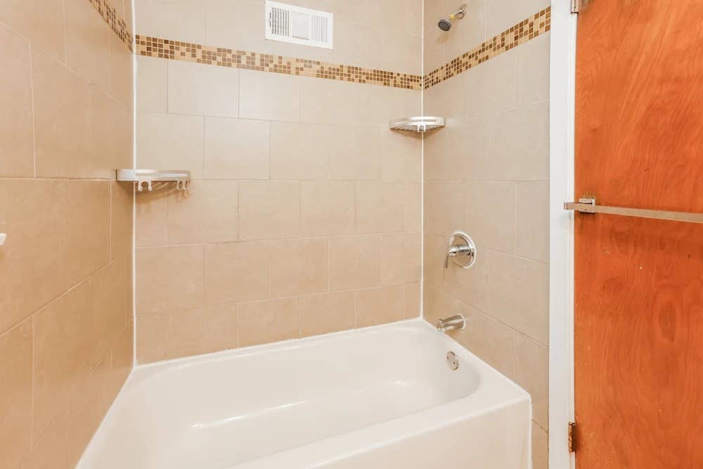 Beautiful Evanston home Available