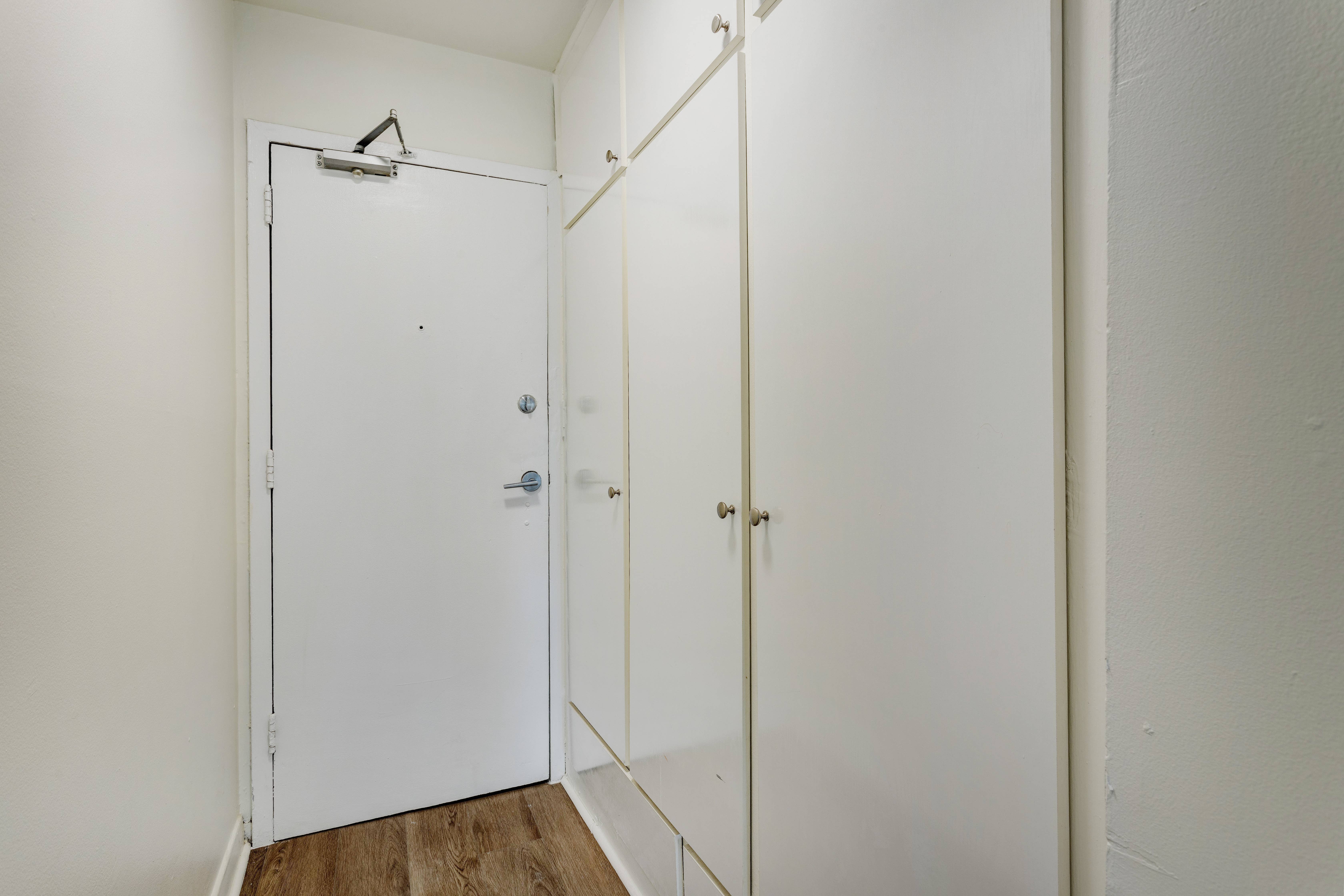 Bright & Modern 1-Bed | VilleMarie