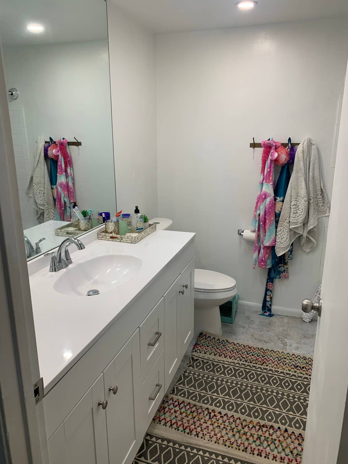 Room for rent Nov 1st