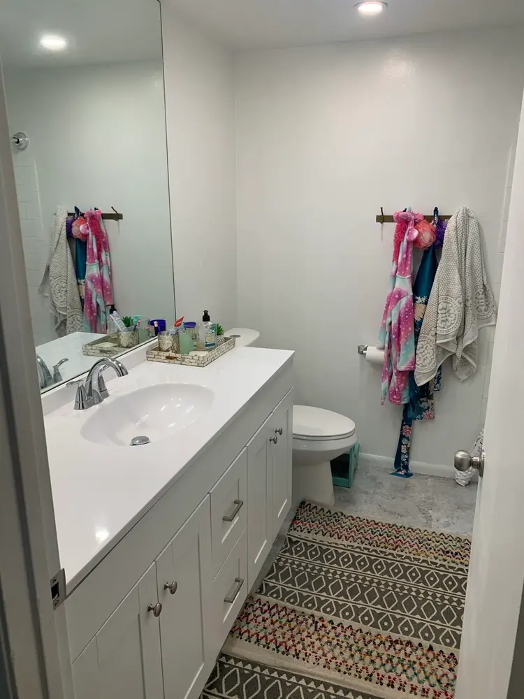 Room for rent Nov 1st