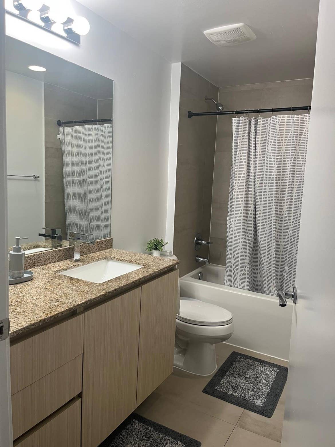 Habitación privada disponible 1 Nov