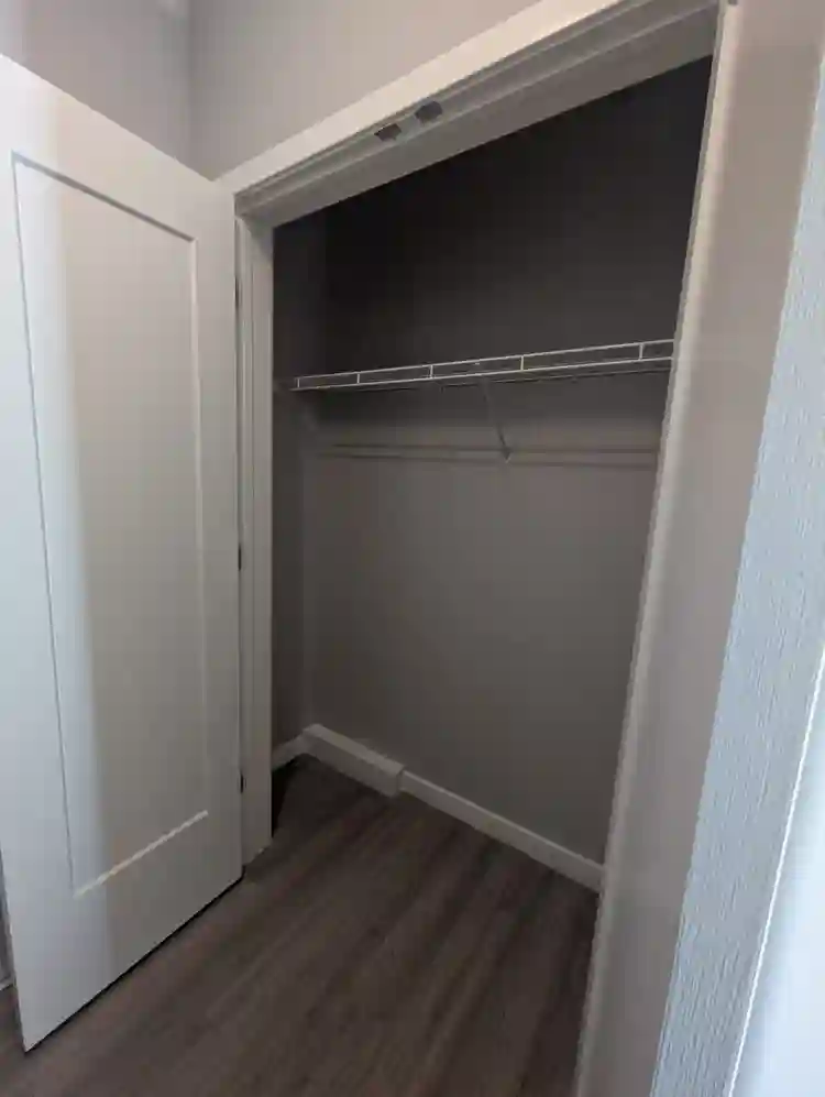 Female roommate needed Yale School