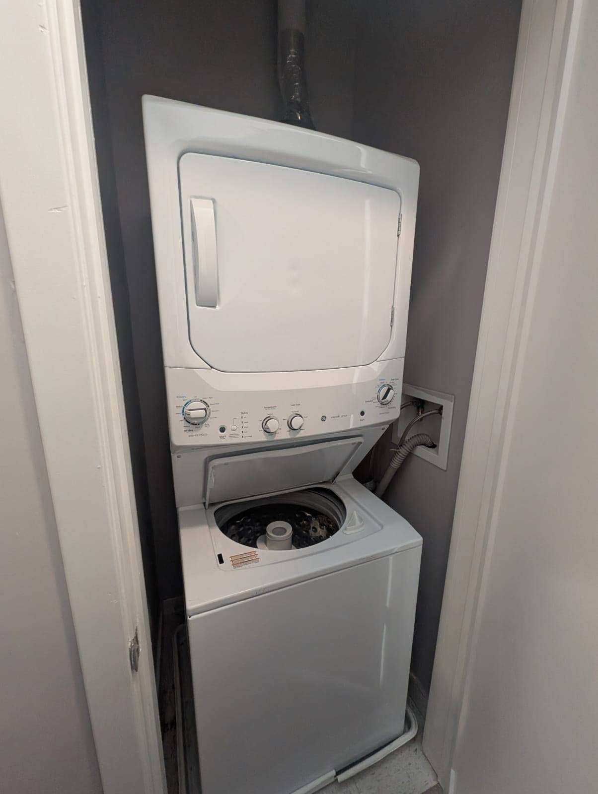 Female roommate needed Yale School