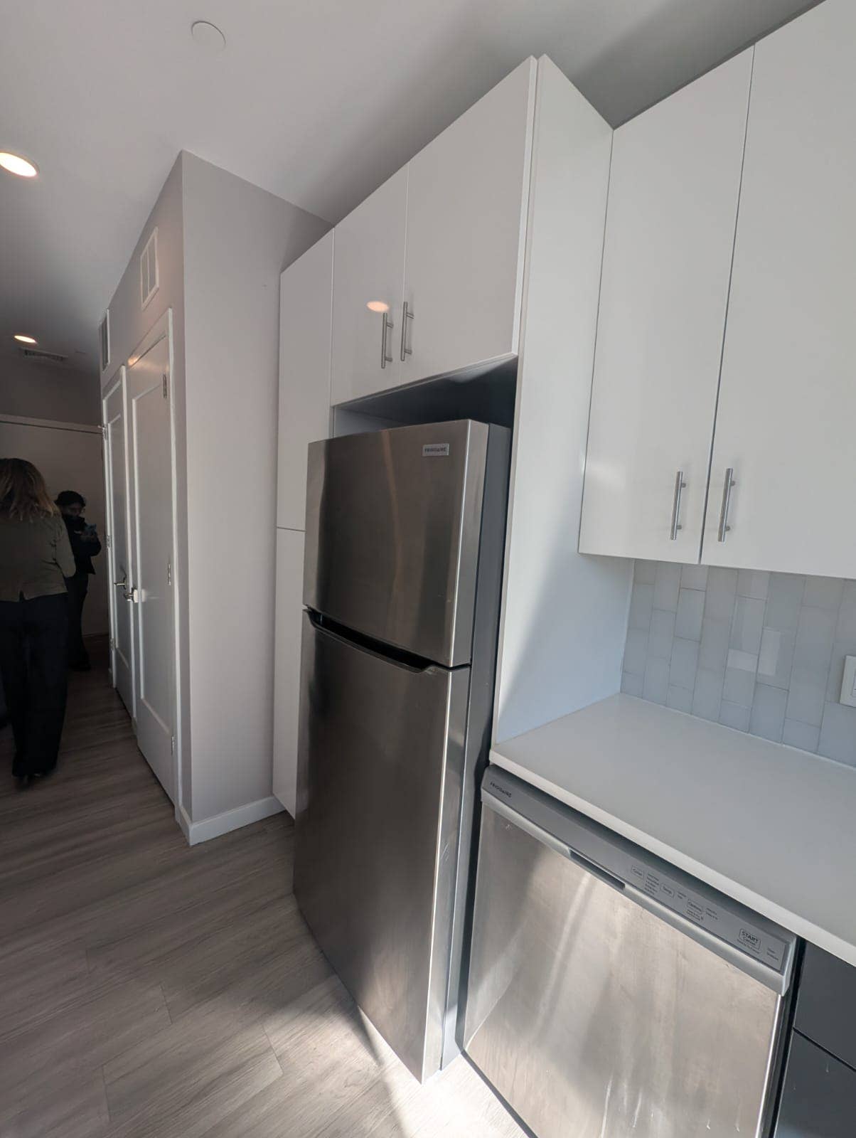 Female roommate needed Yale School