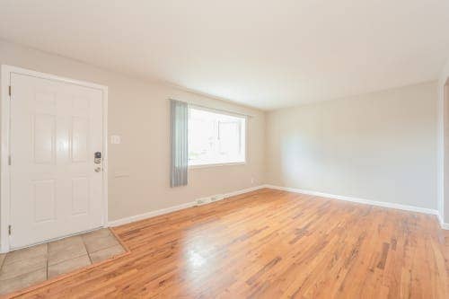 Available room to rent