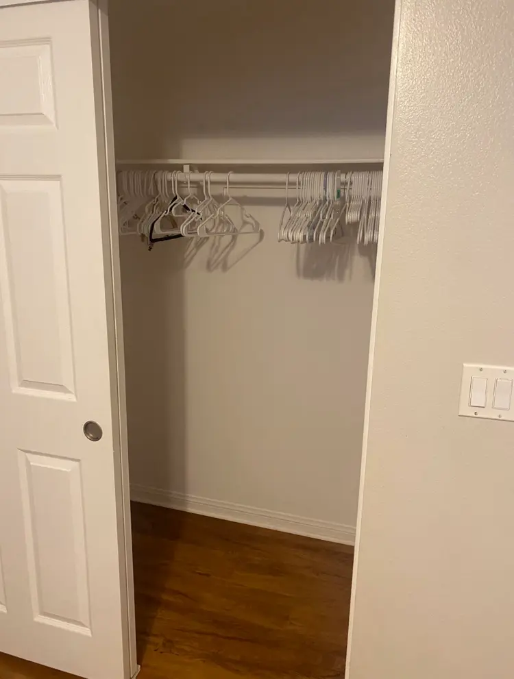 Looking for 1 roommate in a 3bd