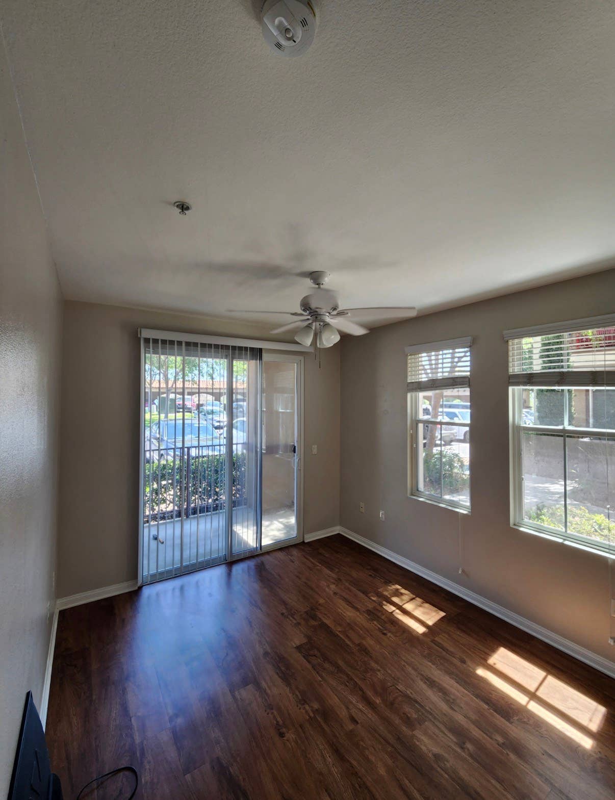 Looking for 1 roommate in a 3bd