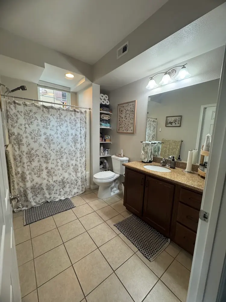 Looking for 1 roommate in a 3bd