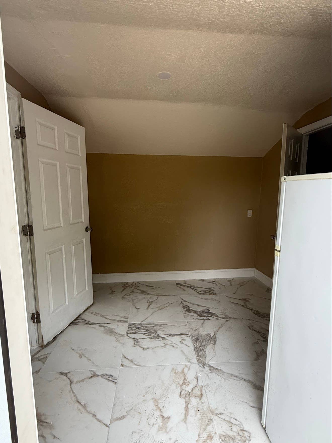 Beautifully renovated efficiency