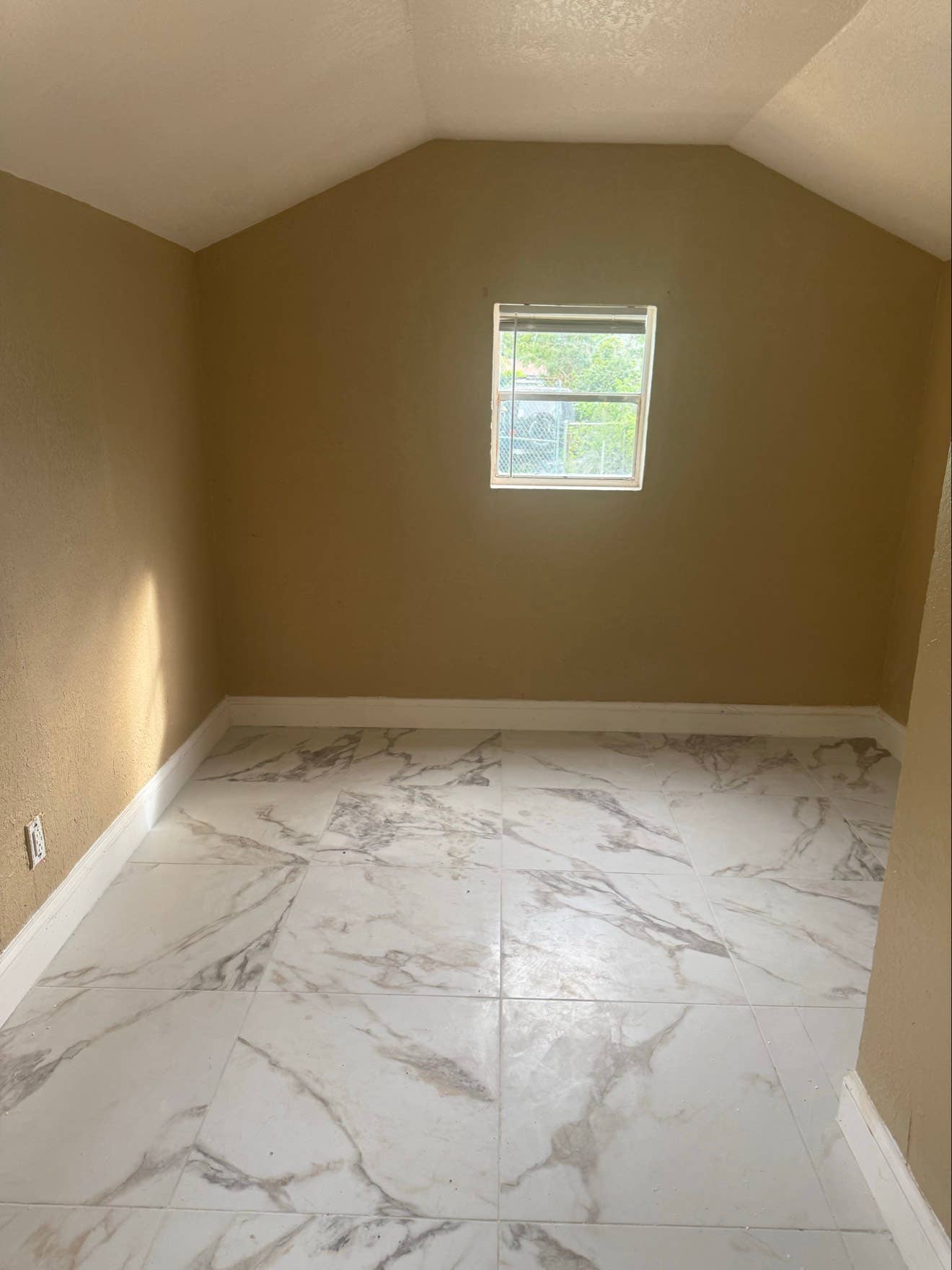 Beautifully renovated efficiency