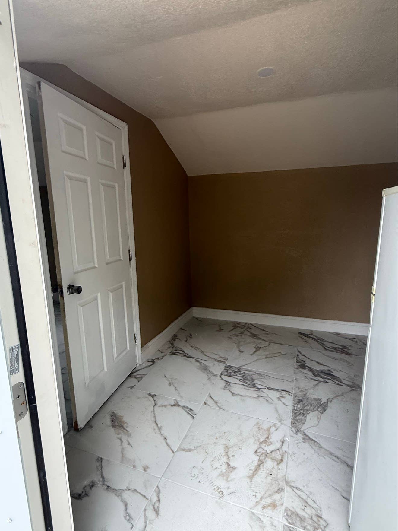Beautifully renovated efficiency