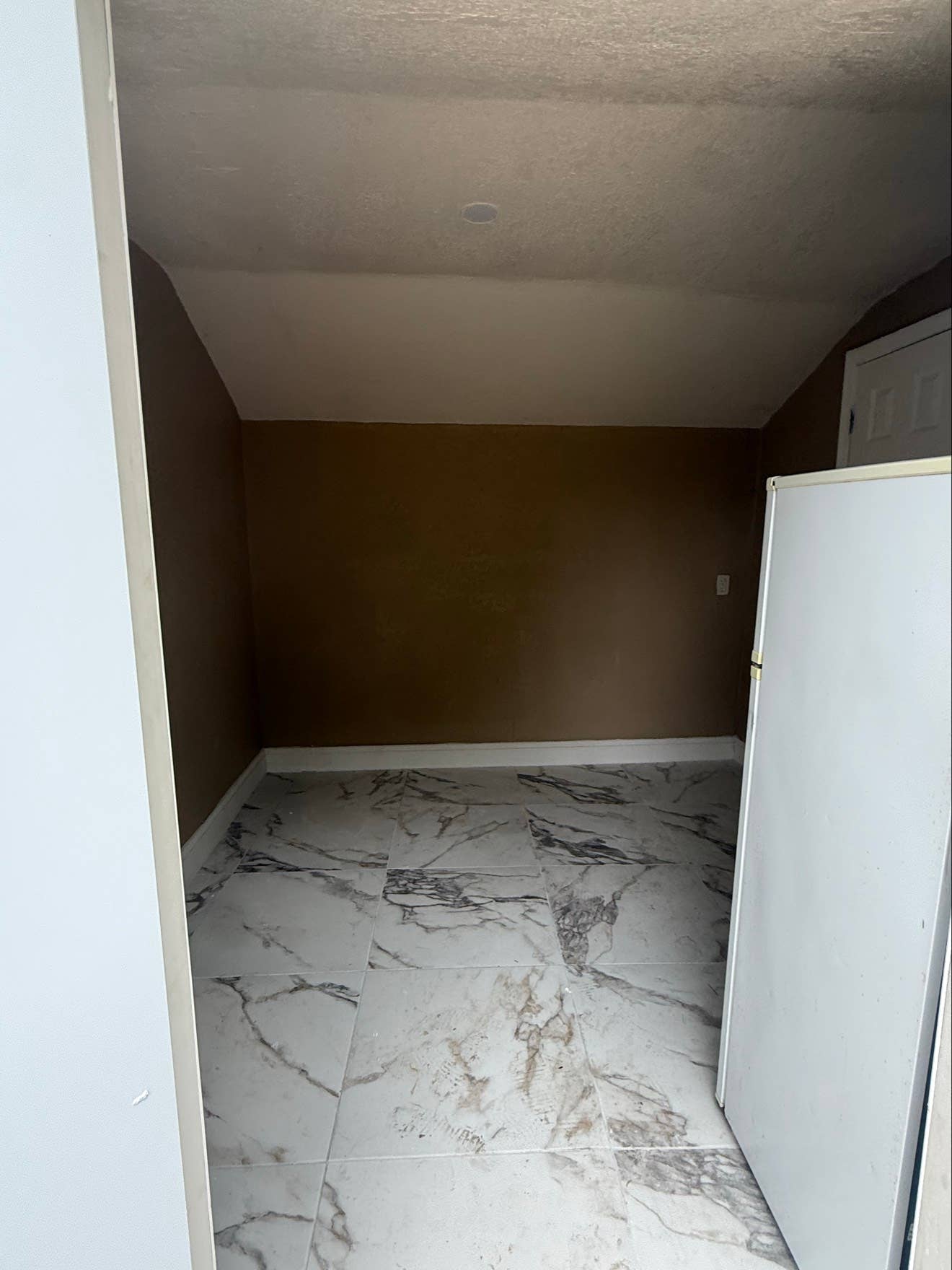 Beautifully renovated efficiency