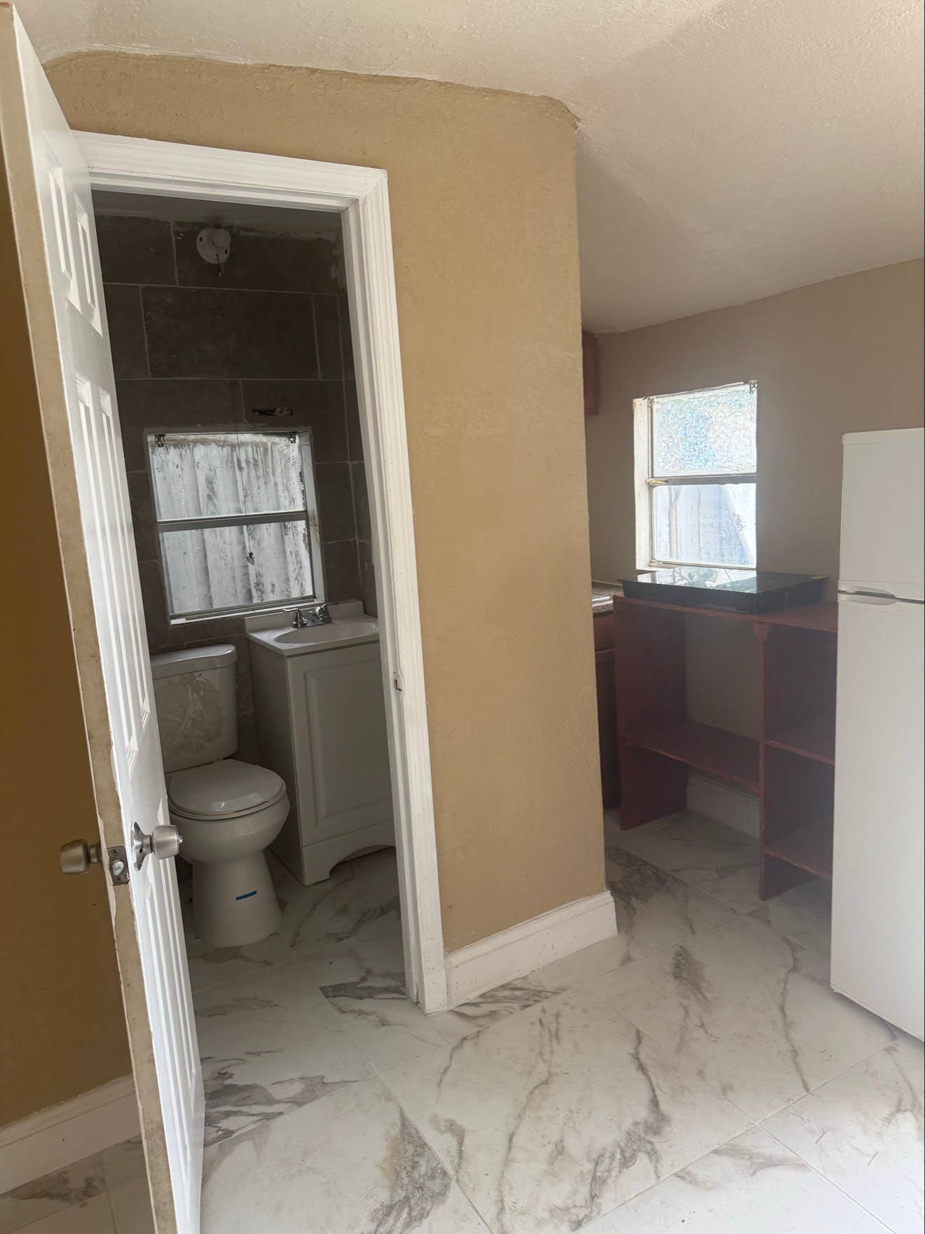 Beautifully renovated efficiency