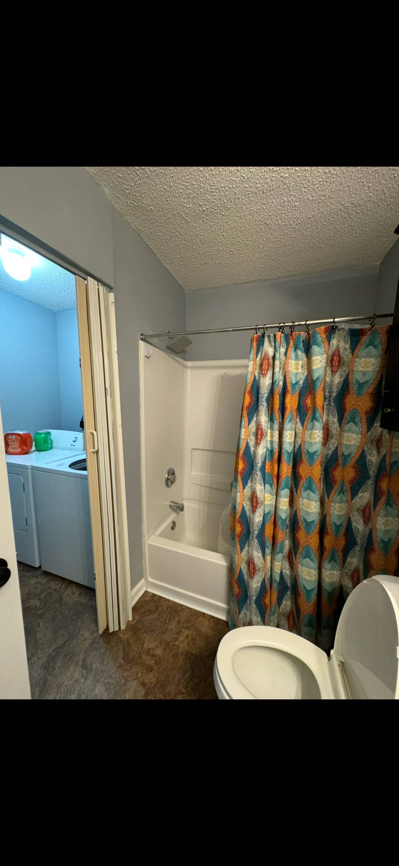 Roommate wanted!!