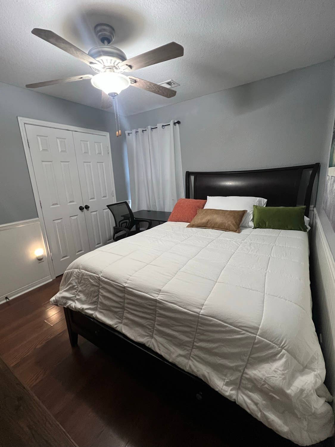 Queen Temperpedic bed, Fireplace
