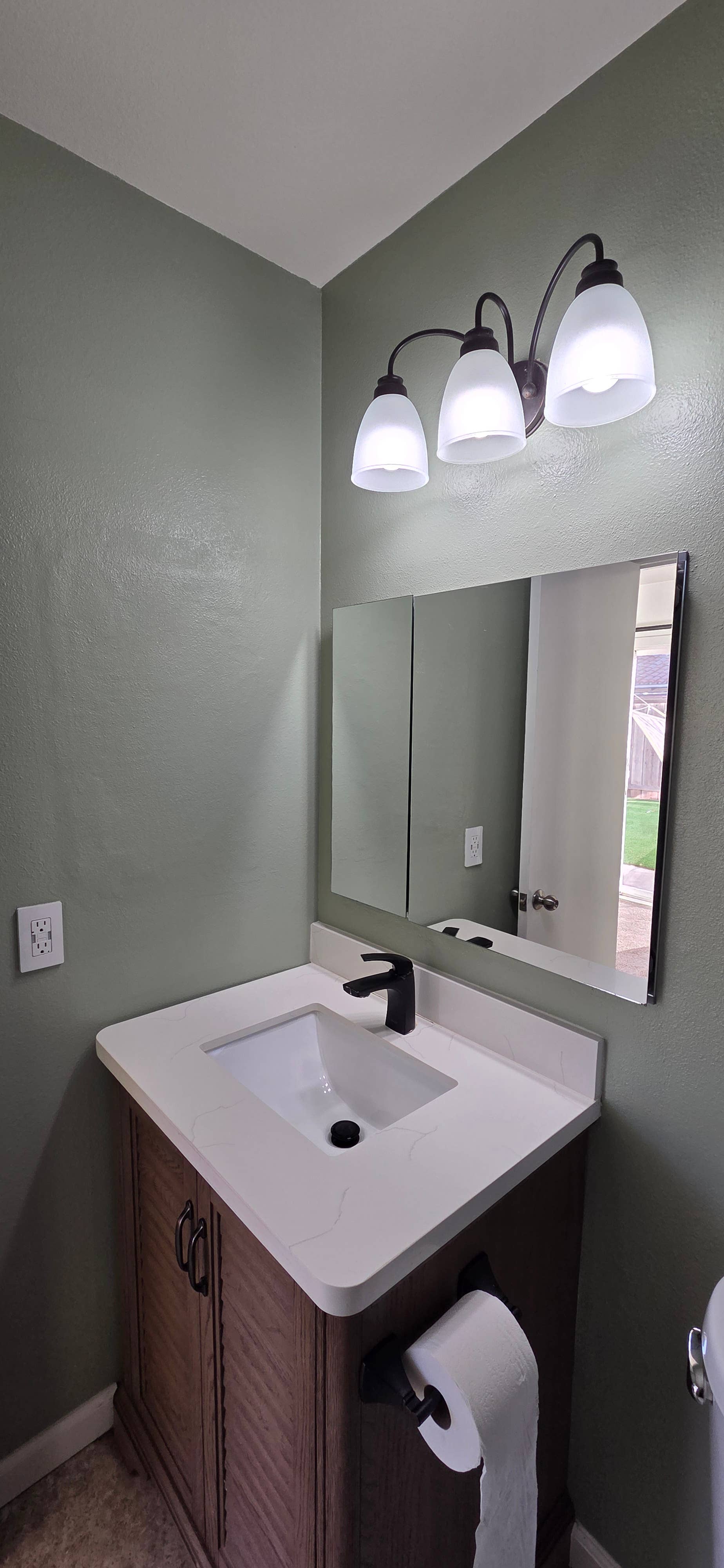 Master Bedroom w/ Private Bathroom
