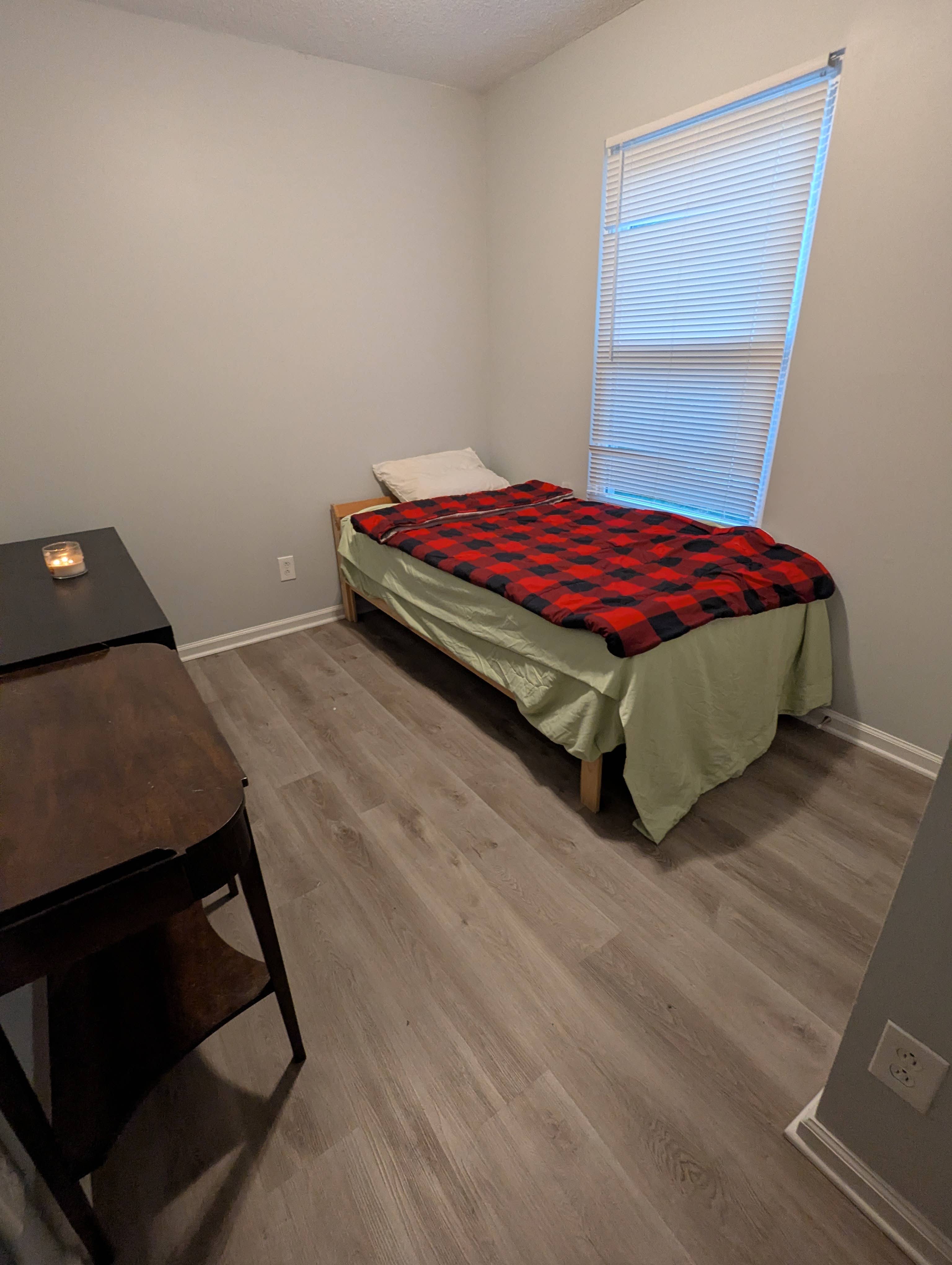 Seeking chill roommate