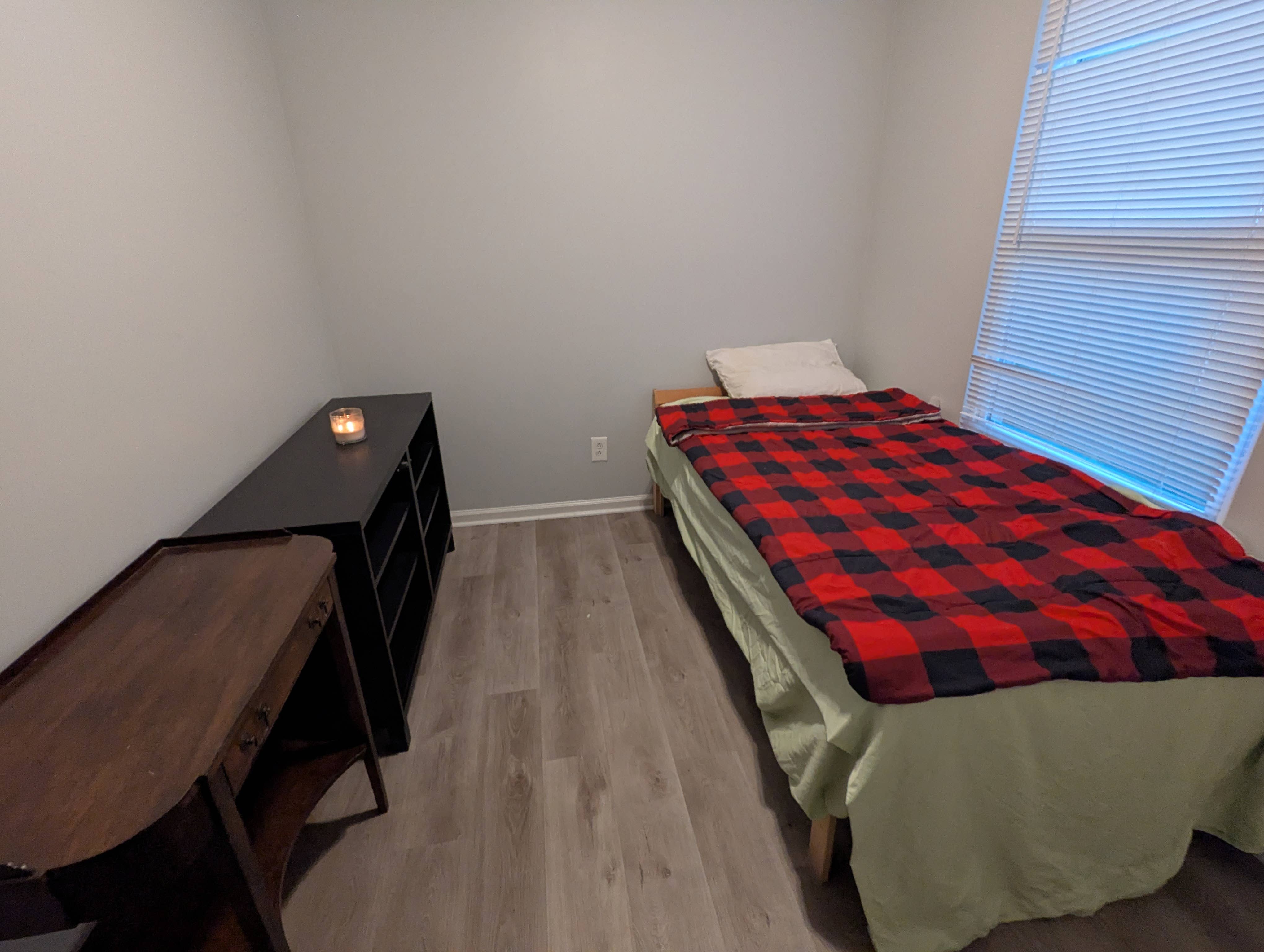 Seeking chill roommate