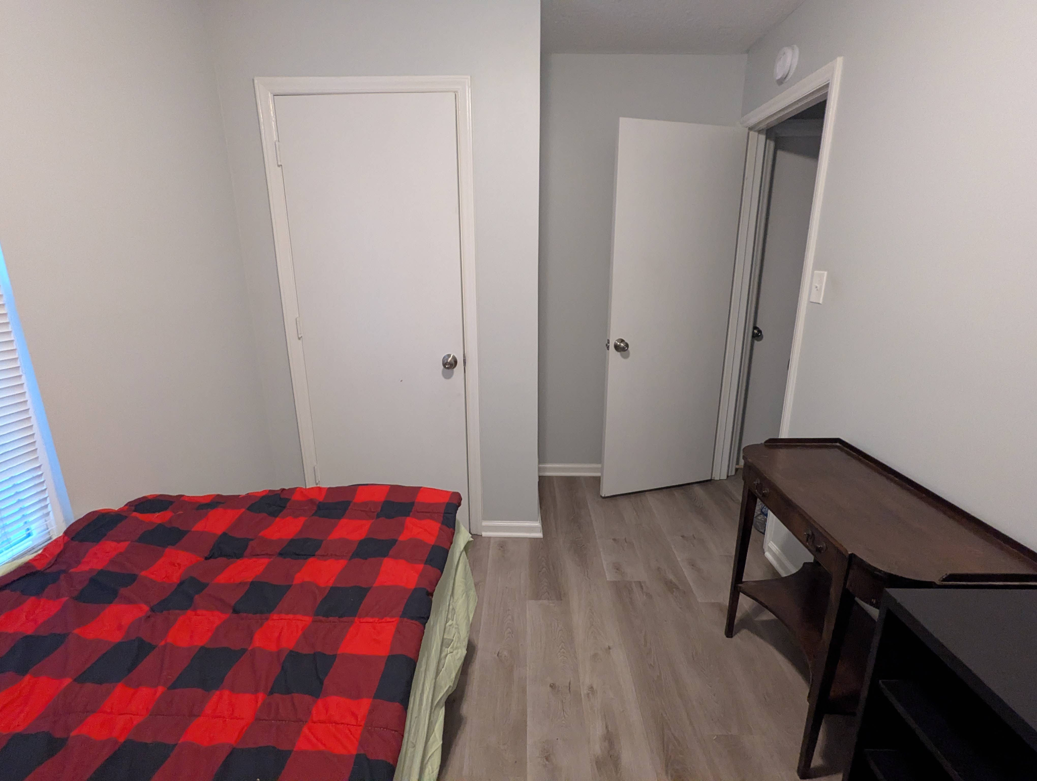 Seeking chill roommate