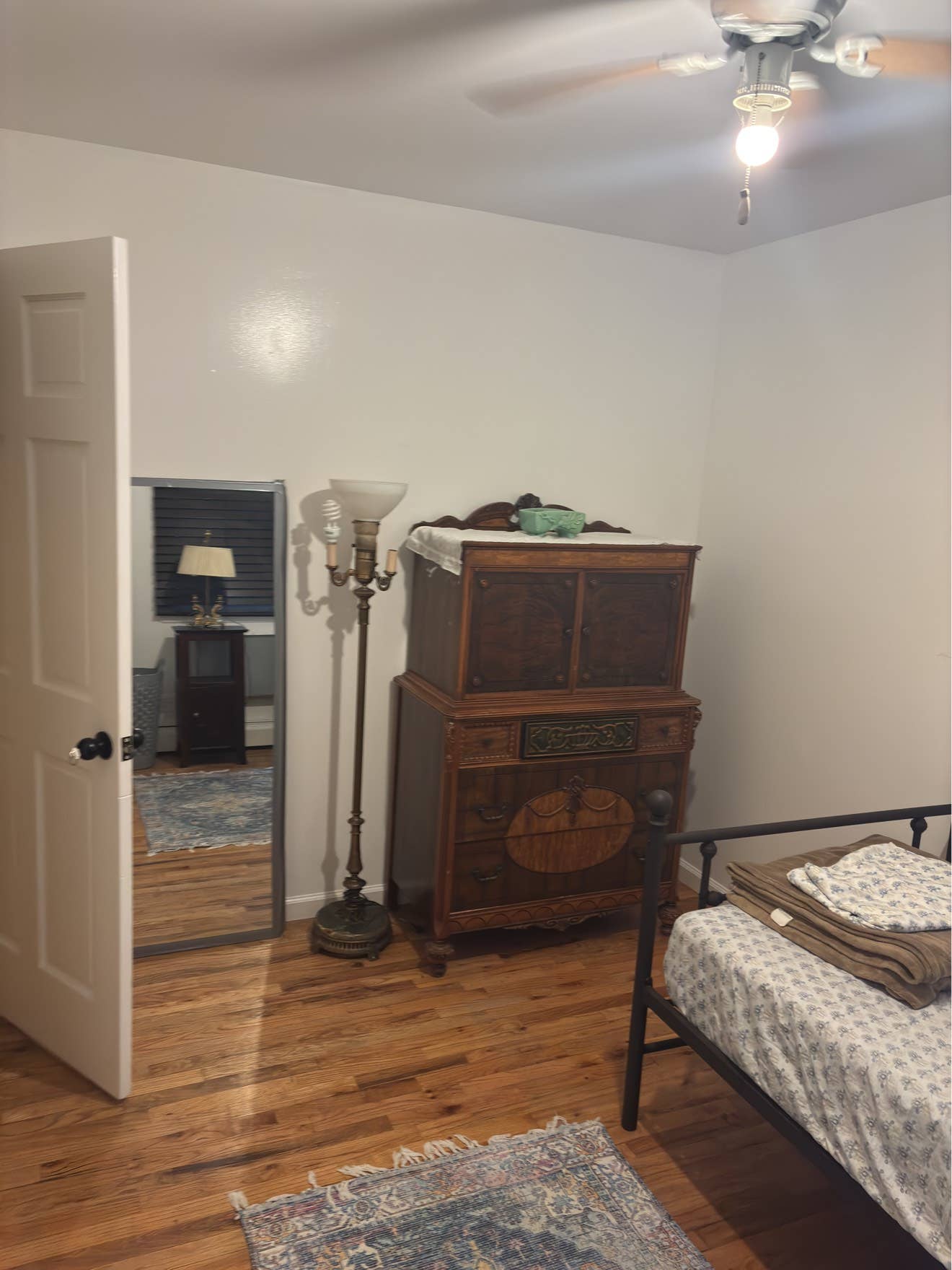Mid size room for rent