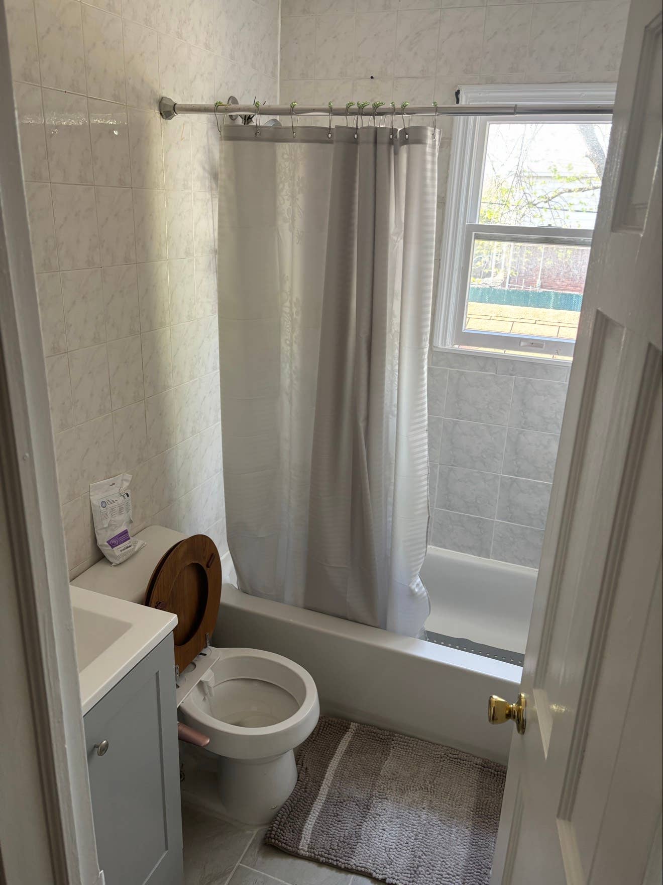 Mid size room for rent