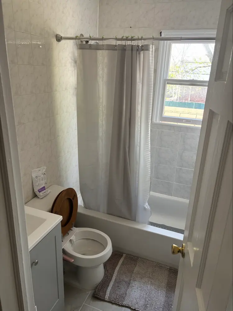 Mid size room for rent