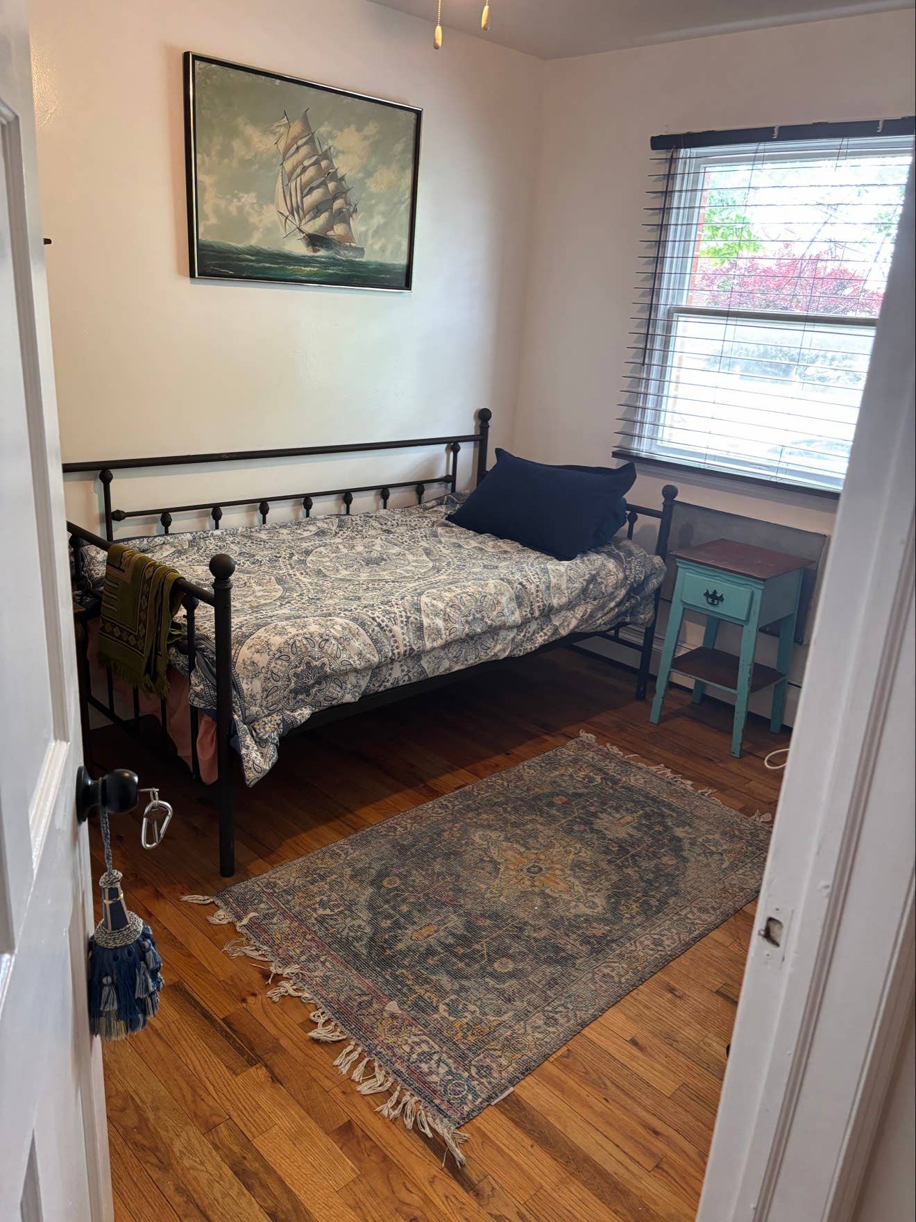 Mid size room for rent
