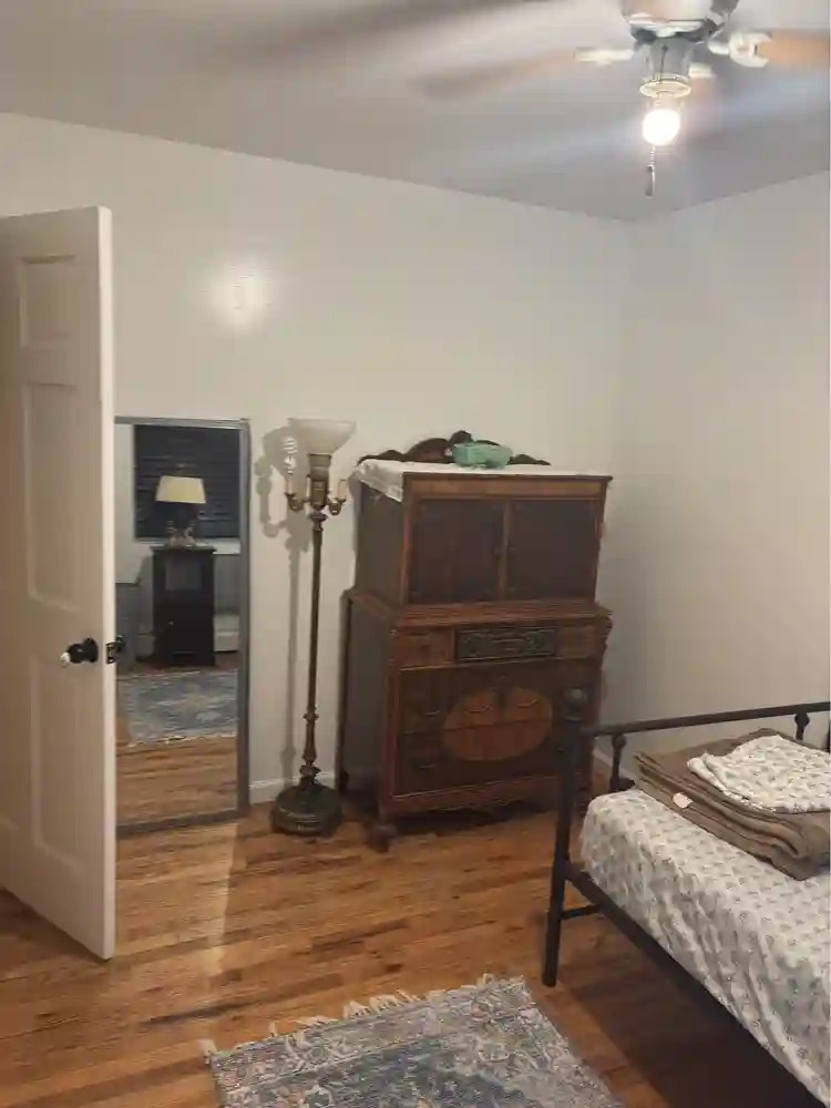 Mid size room for rent