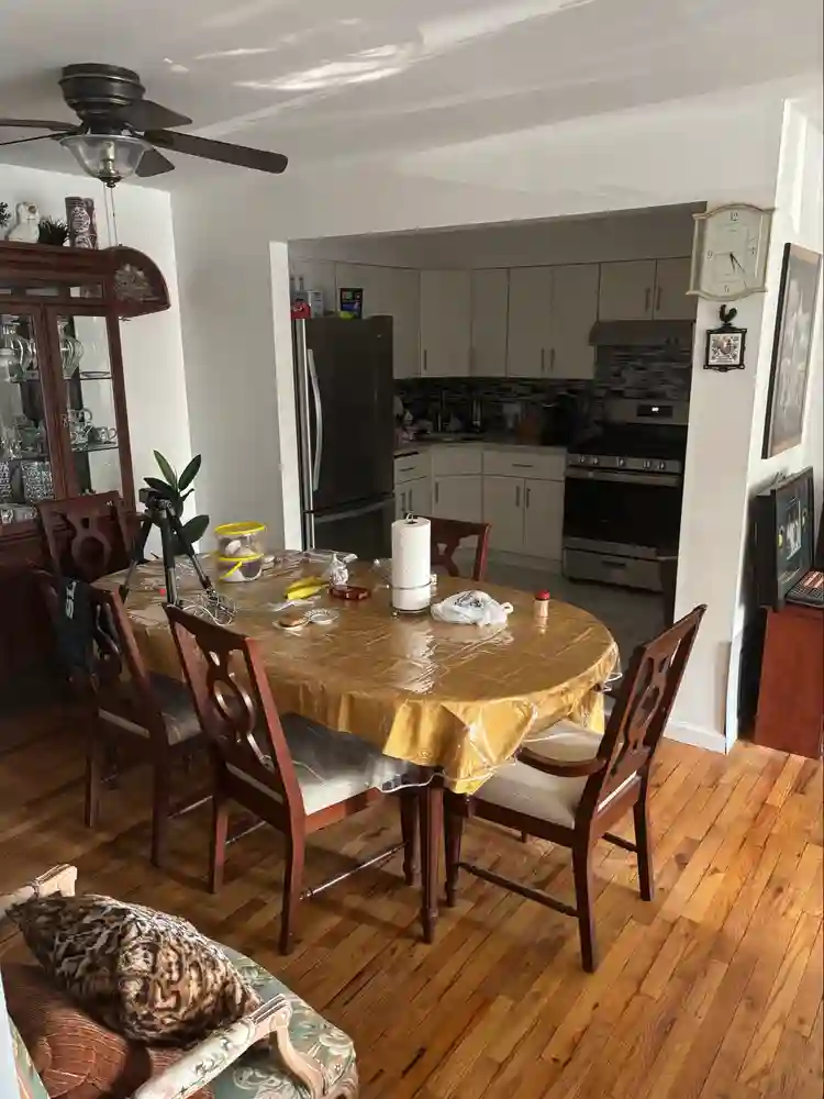 Mid size room for rent