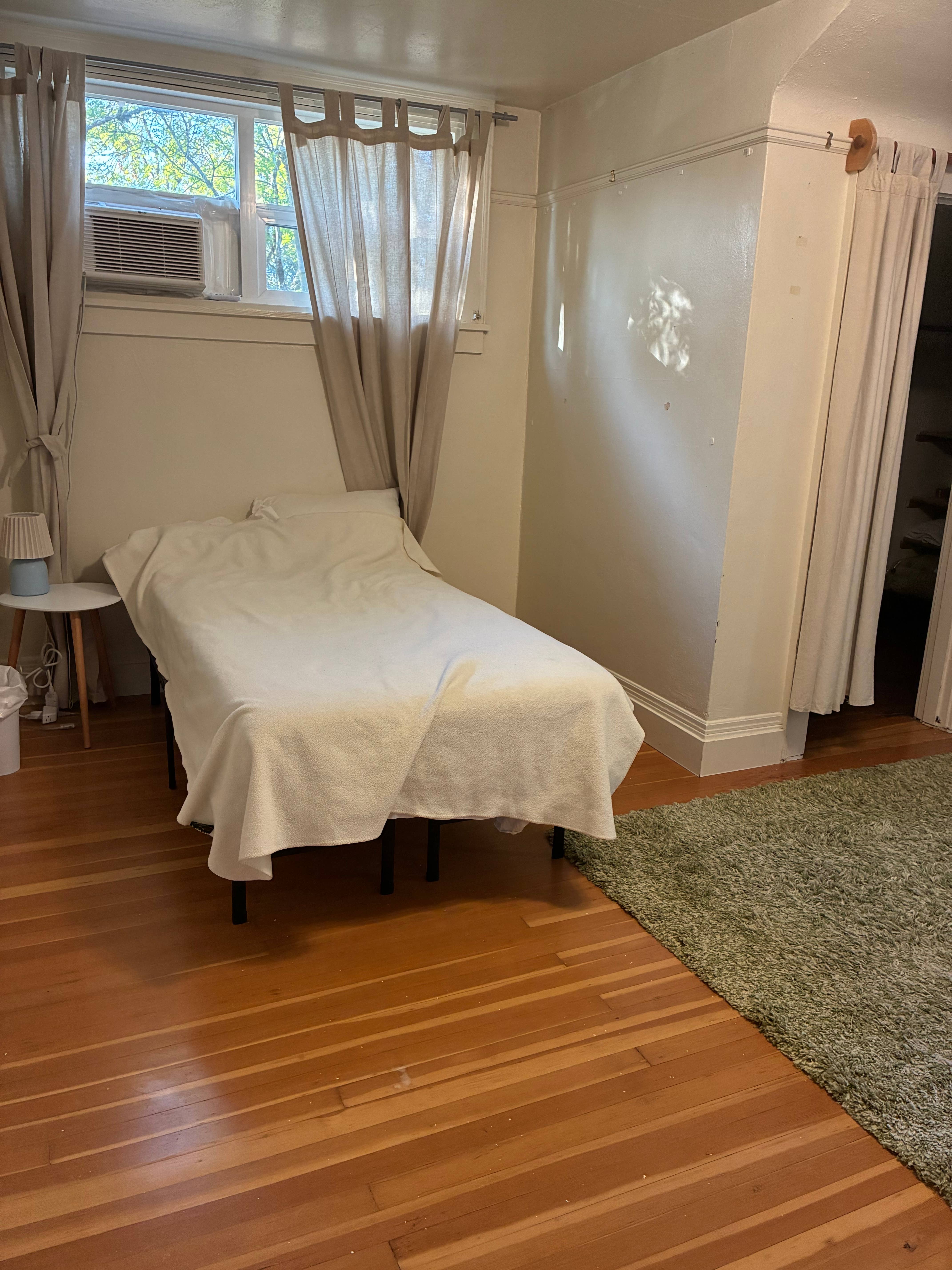 Sunny room in quiet NoPo house