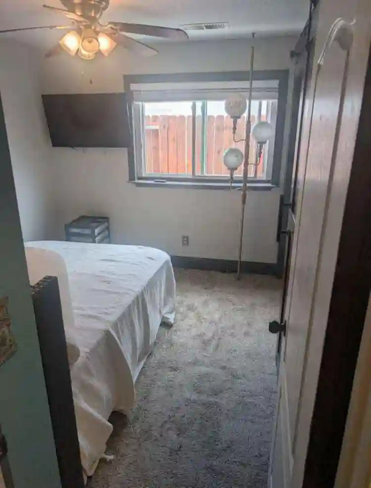 Furnished Room + utilities included