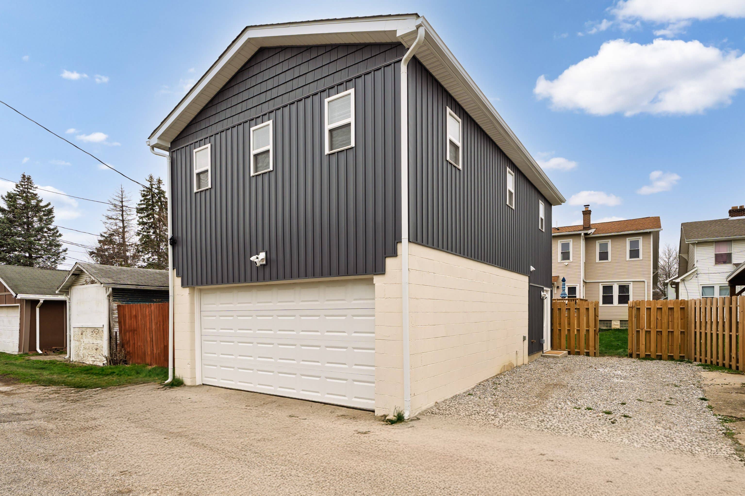 Garage Apt Room — Just 1 Roommate!