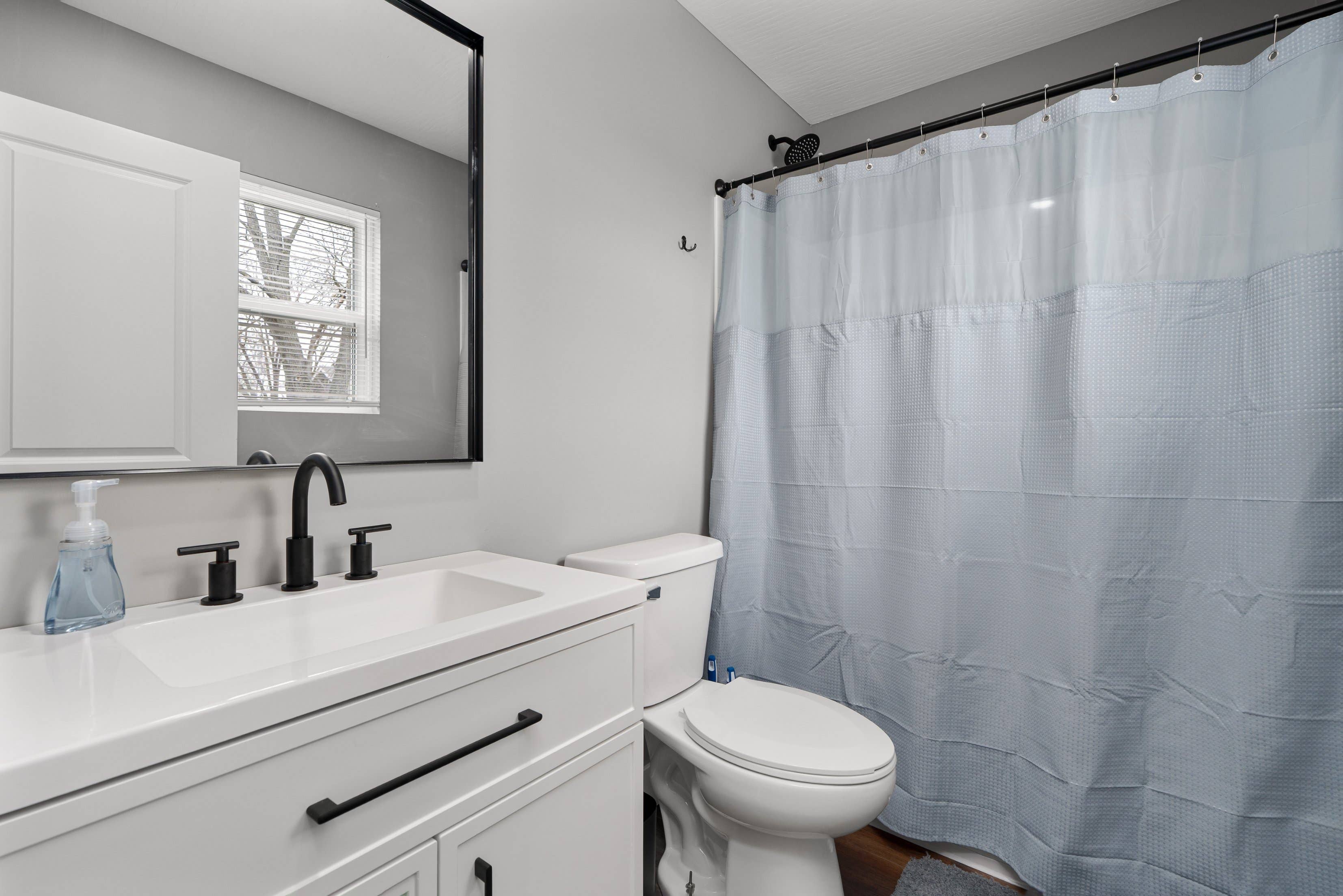 Garage Apt Room — Just 1 Roommate!