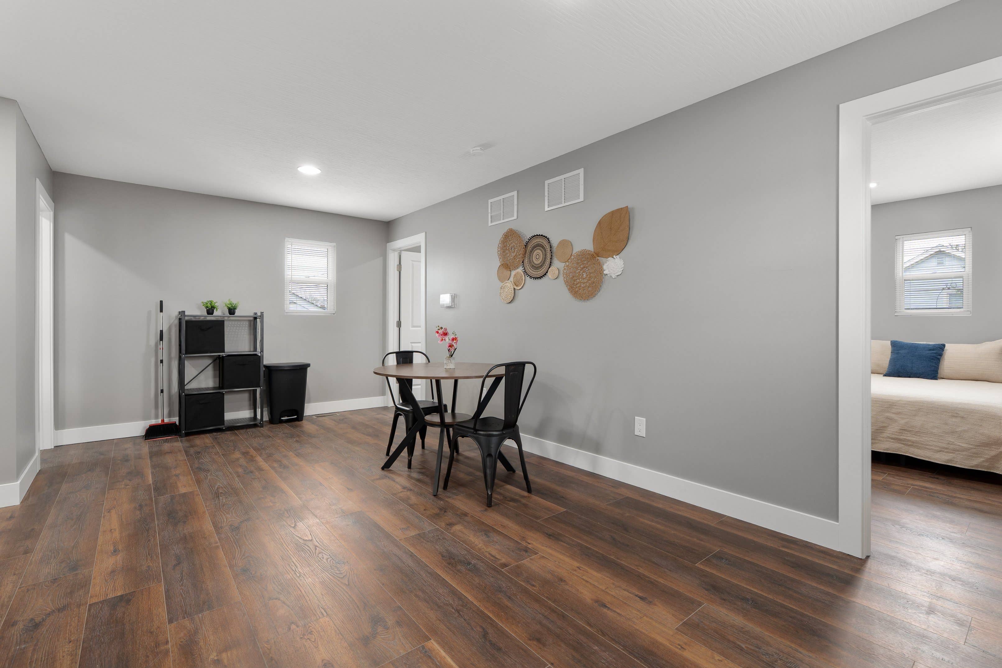 Garage Apt Room — Just 1 Roommate!