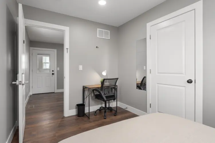 Garage Apt Room — Just 1 Roommate!