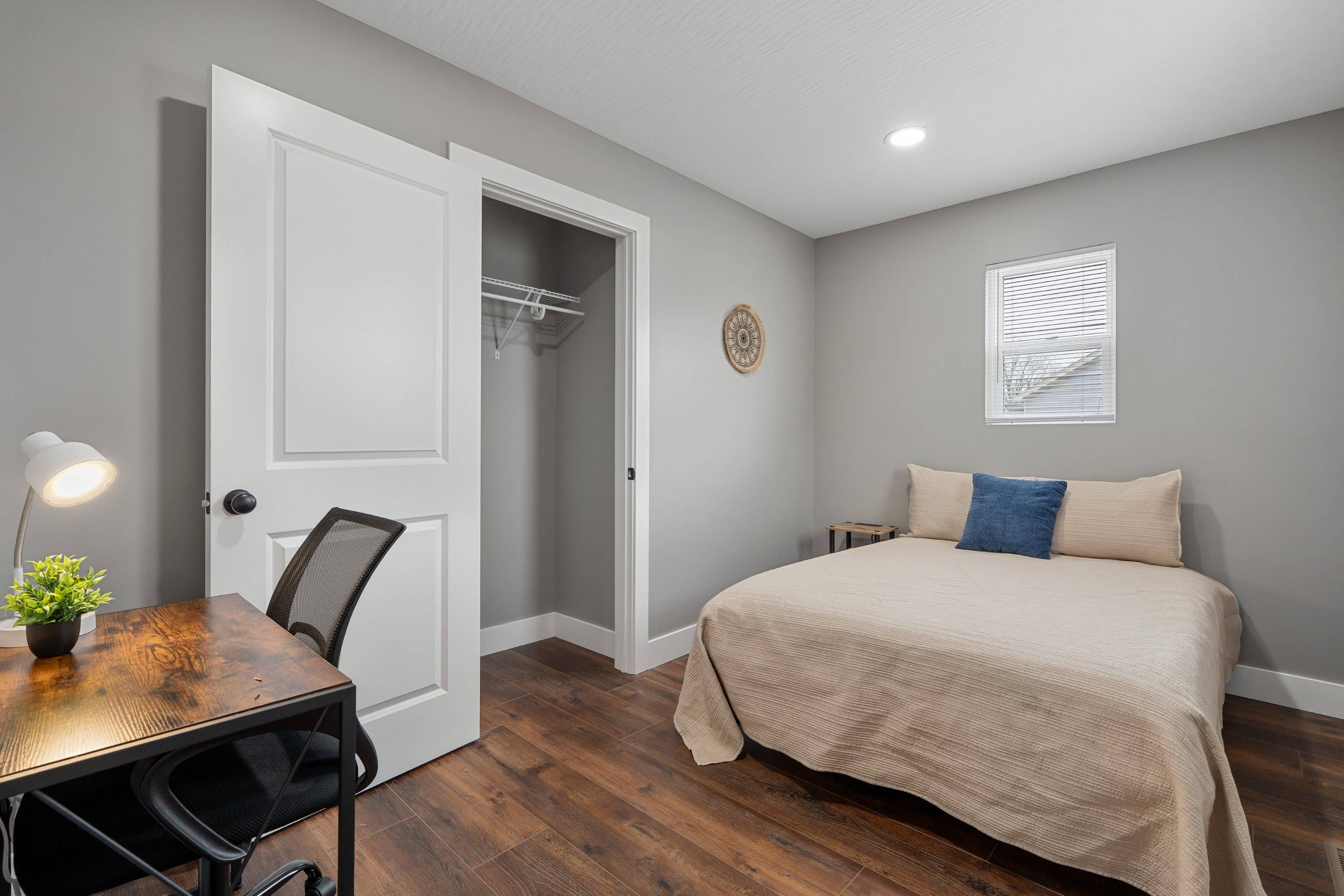 Garage Apt Room — Just 1 Roommate!