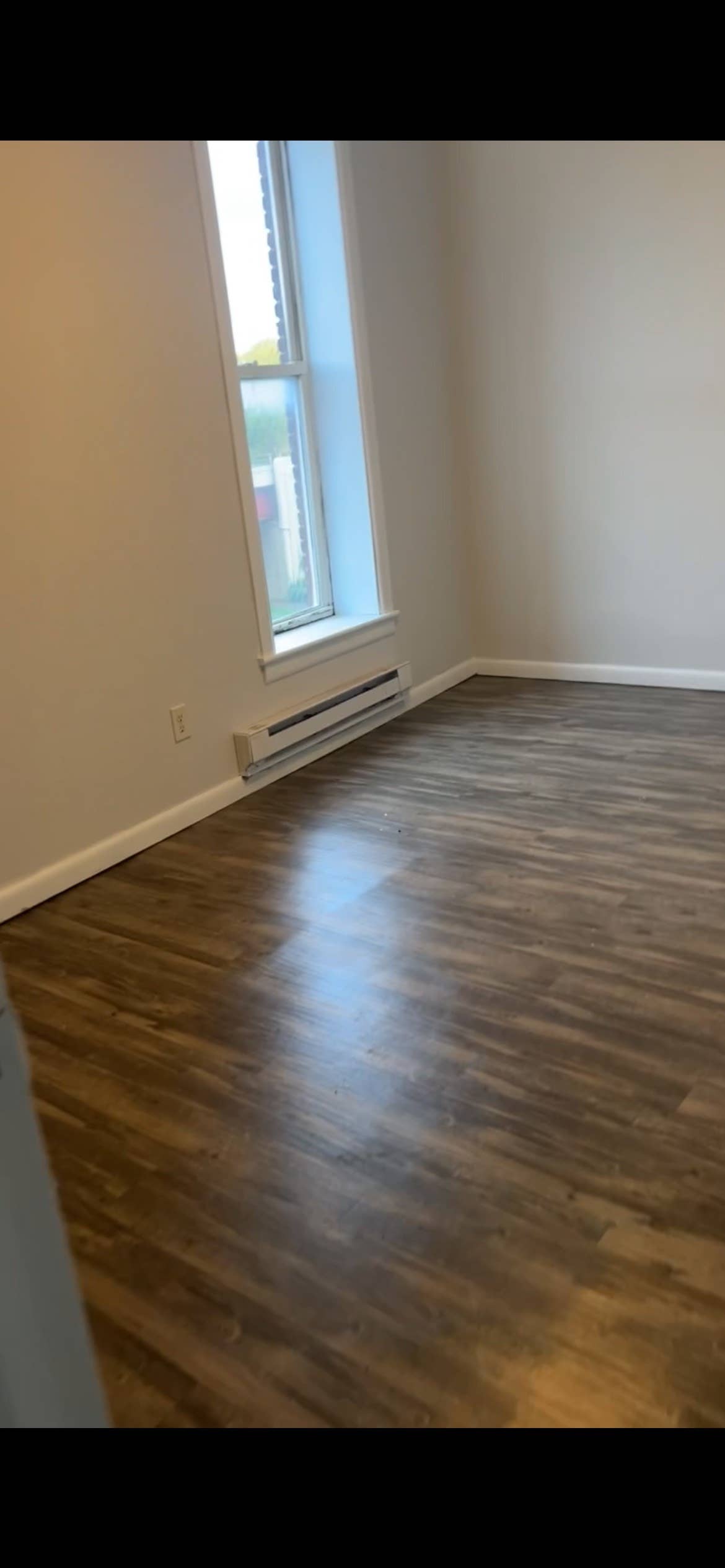 Looking for Roomate