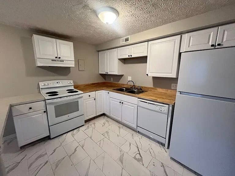 2 Bed and 1 Bath Sublet Jan 2027
