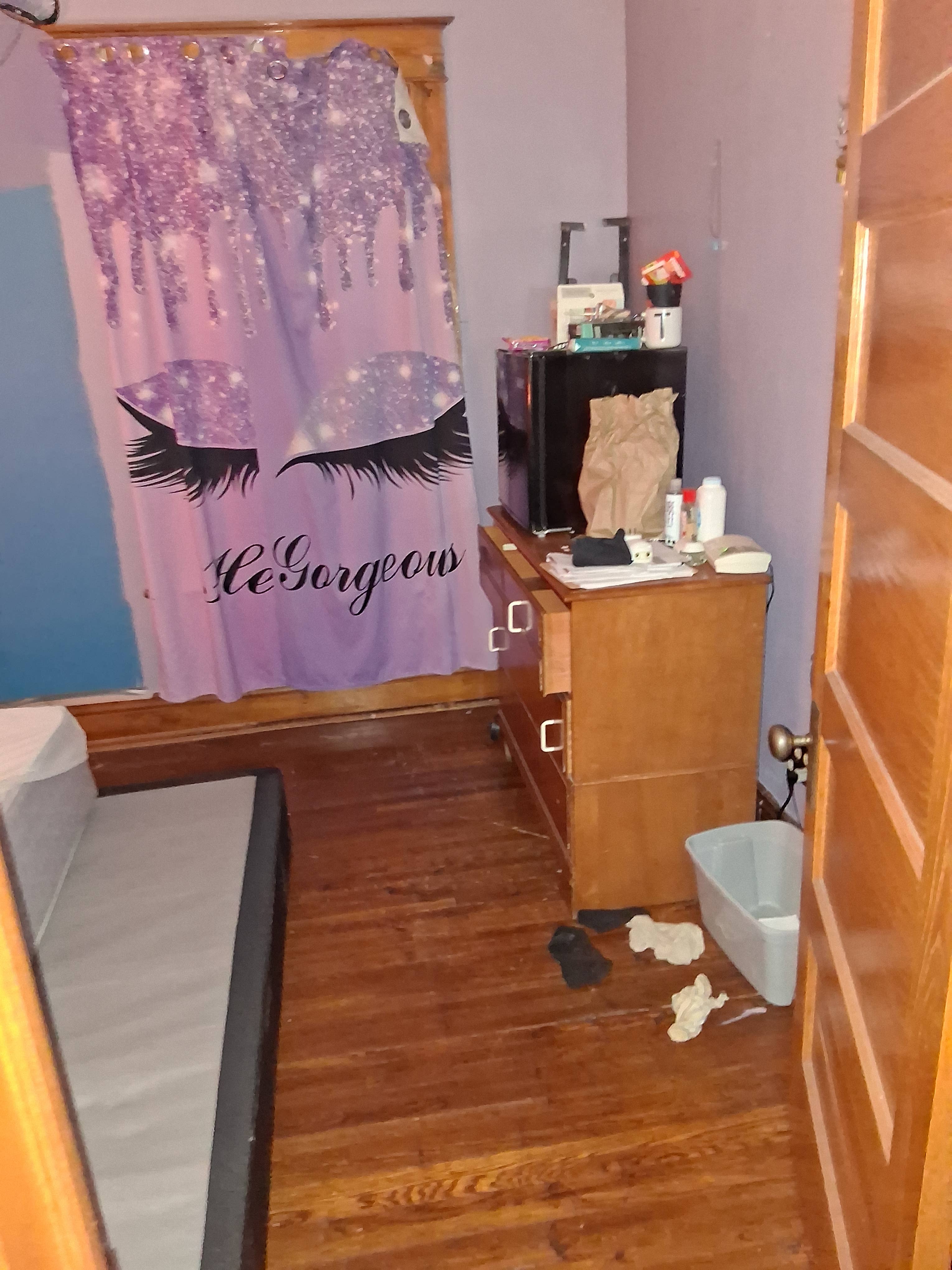 Mid sized room for rent
