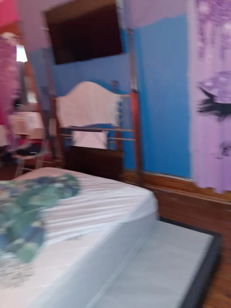 Mid sized room for rent