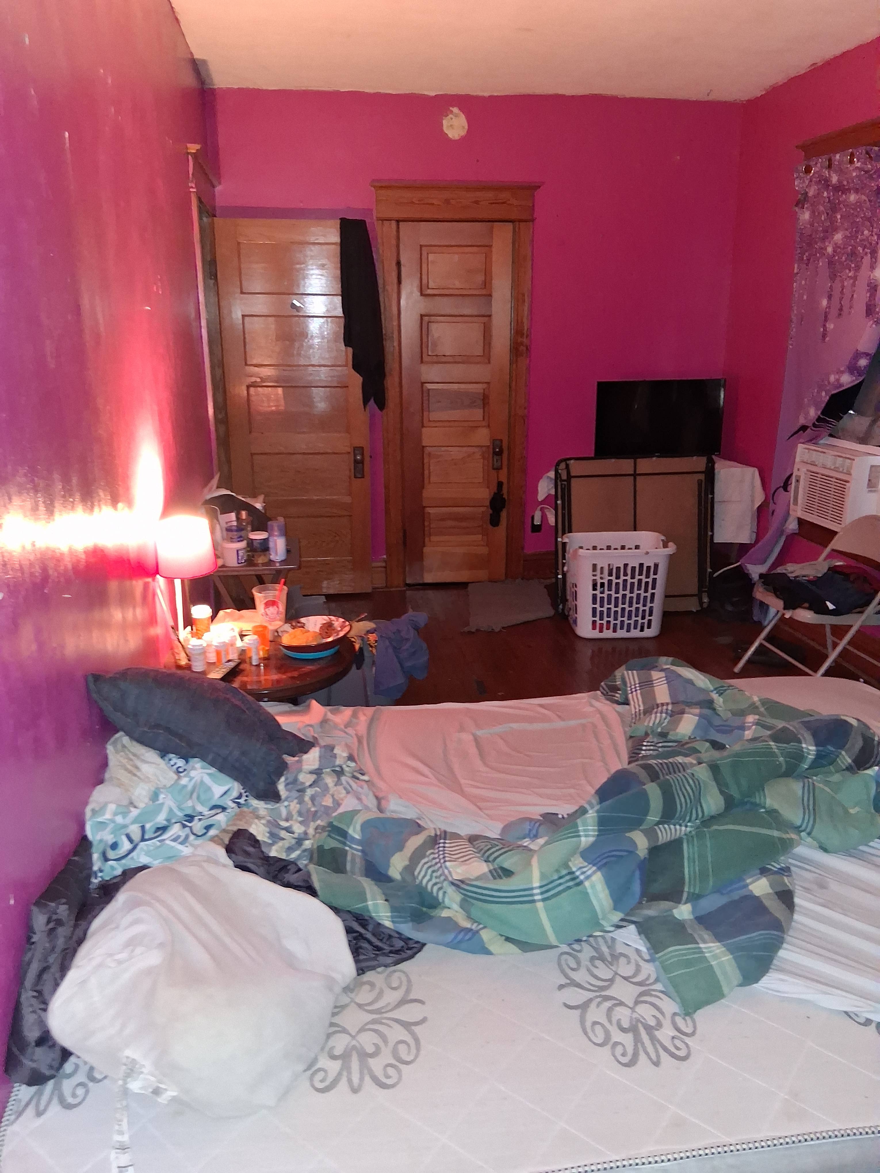 Mid sized room for rent