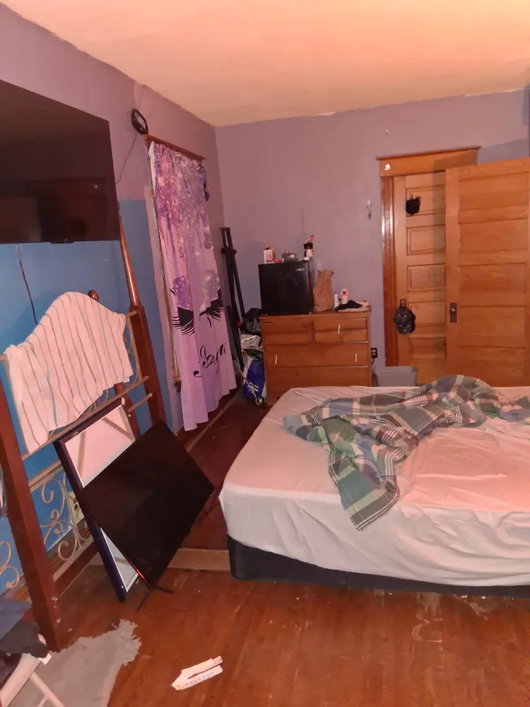 Mid sized room for rent