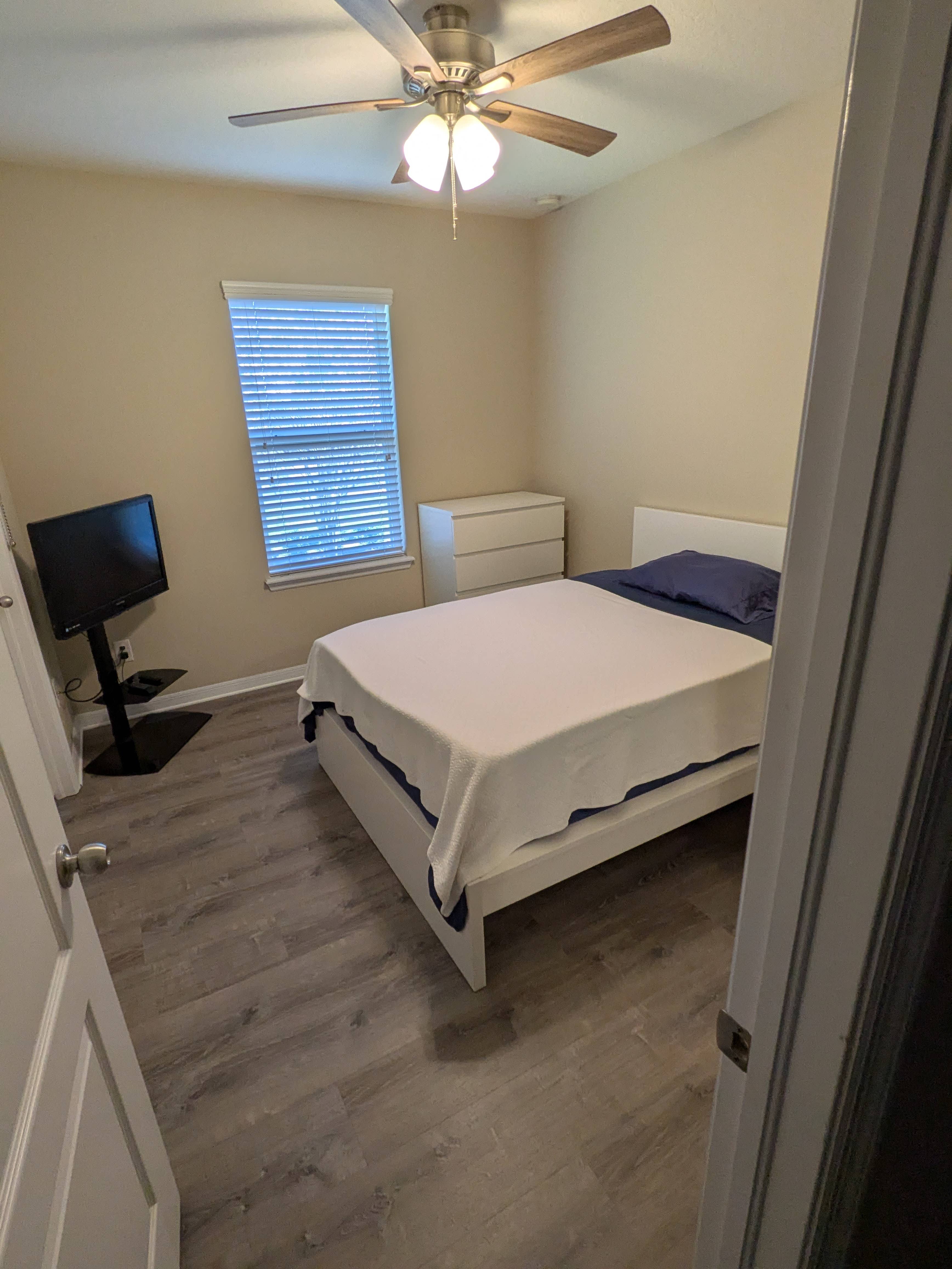 Bedroom in Riverview $800 mo.