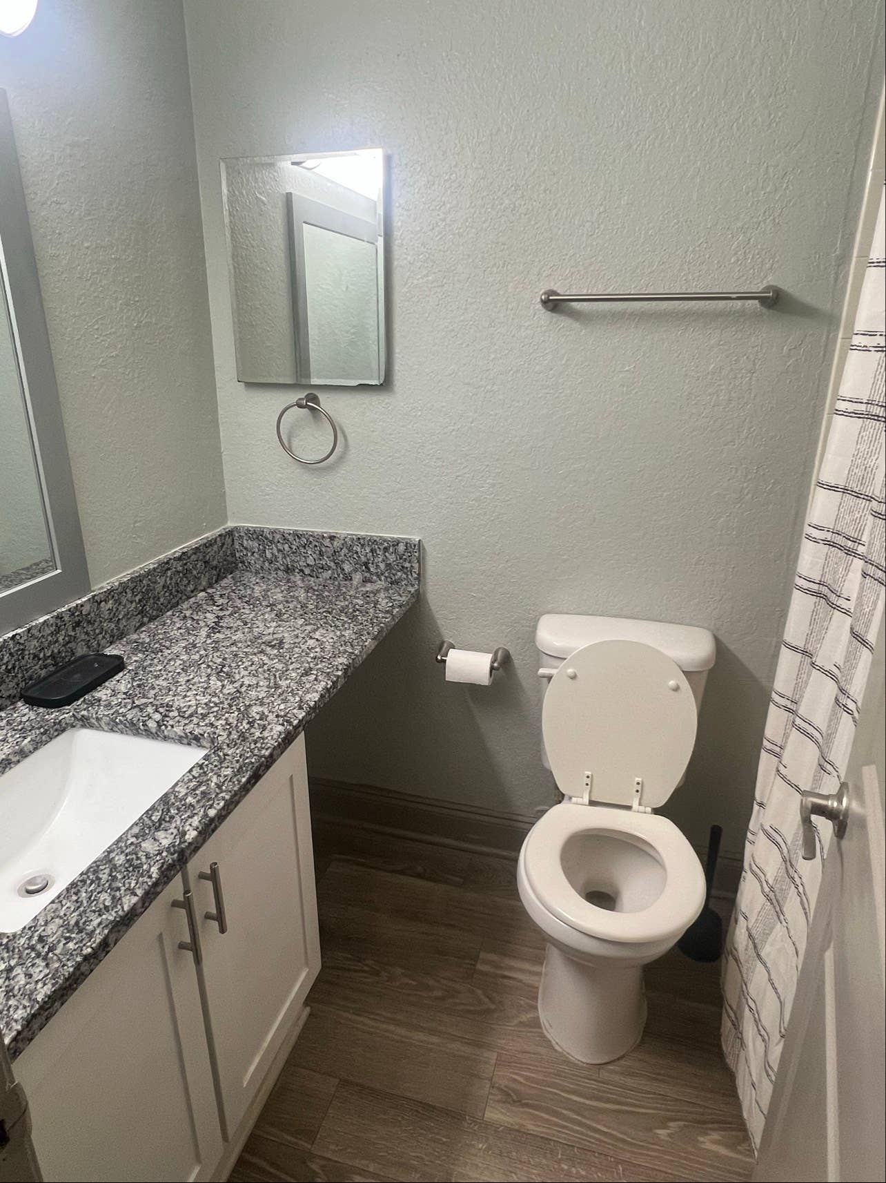 2b 2b room available