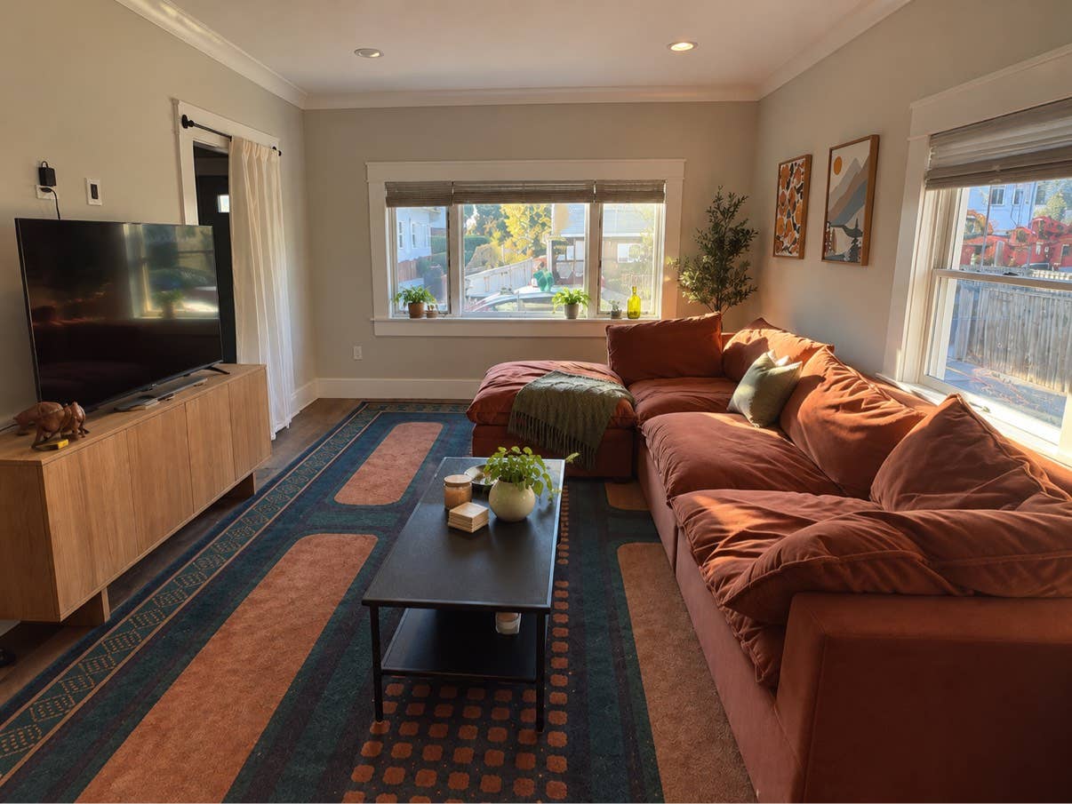 Somerville apartment available!